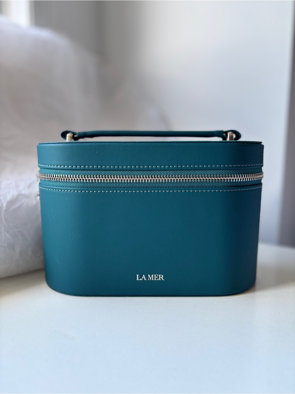 La Mer Structured Vanity Case - Teal Blue Faux Leather Cosmetic Bag Train Case